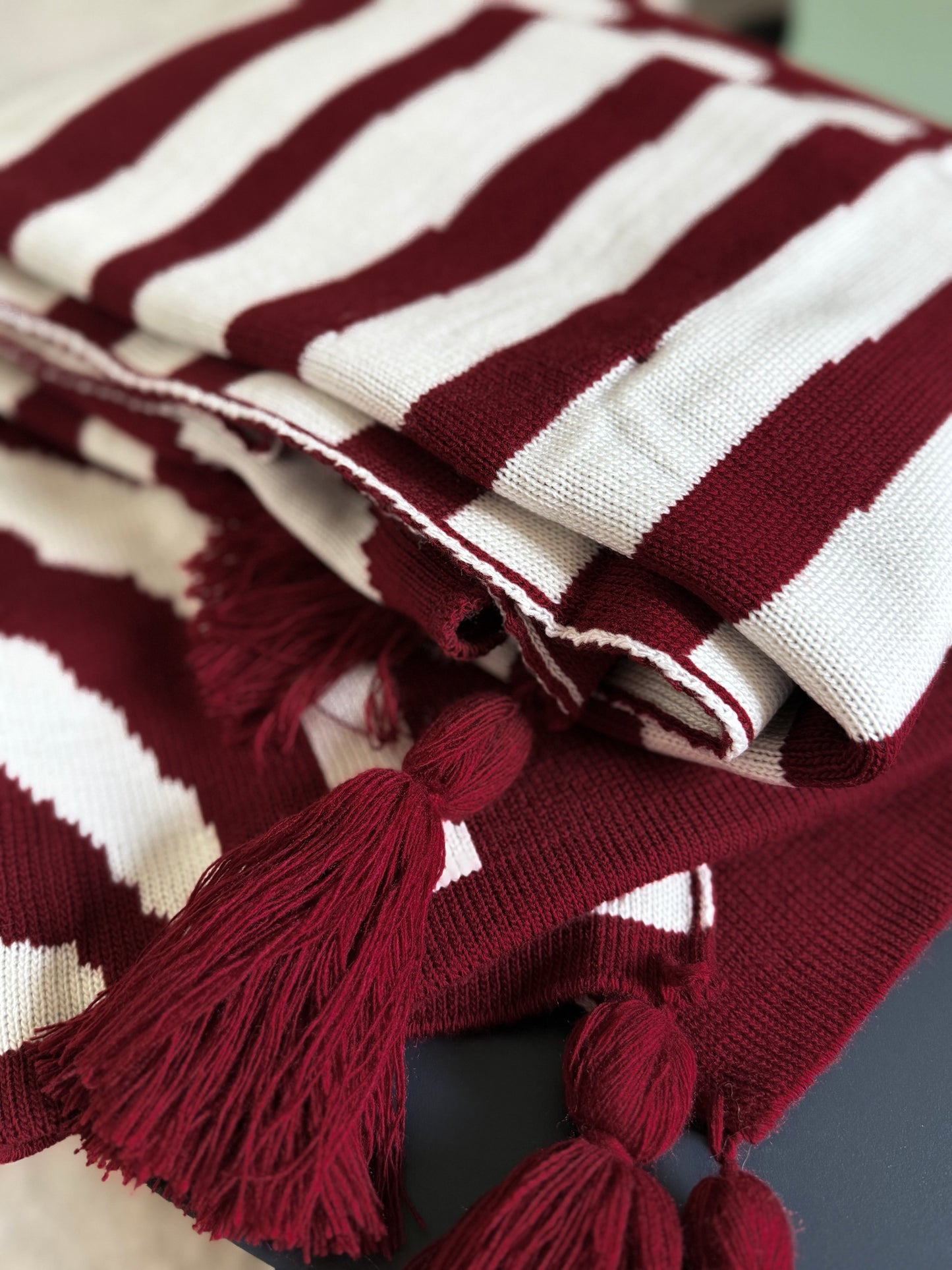 Ruhe Throw Burgundy(double sided design)