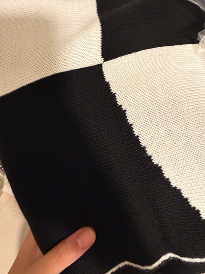 Vivid Throw Blanket B&W