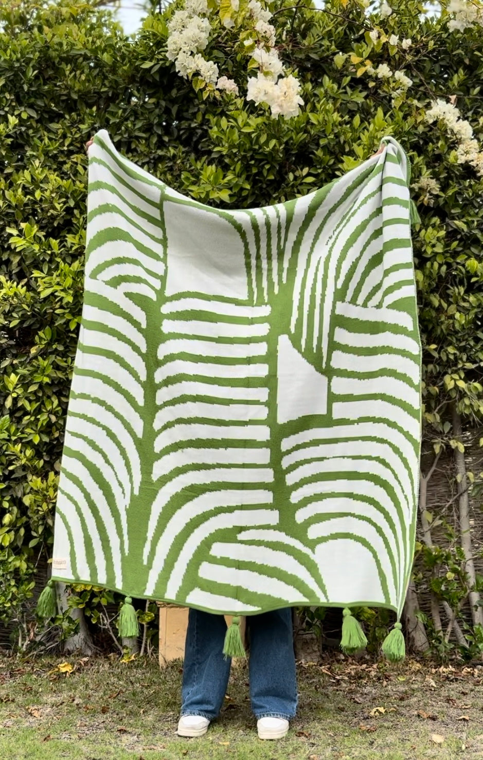 Ruhe Throw Blanket